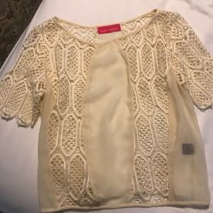 Cute Ivory top!